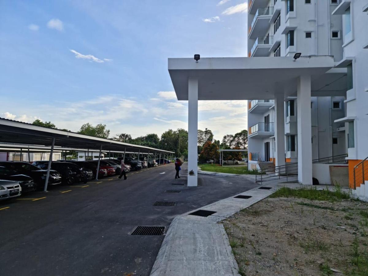 Rhr Deluxe Guesthouse Kinarut Papar Sabah - Pool View Exteriér fotografie